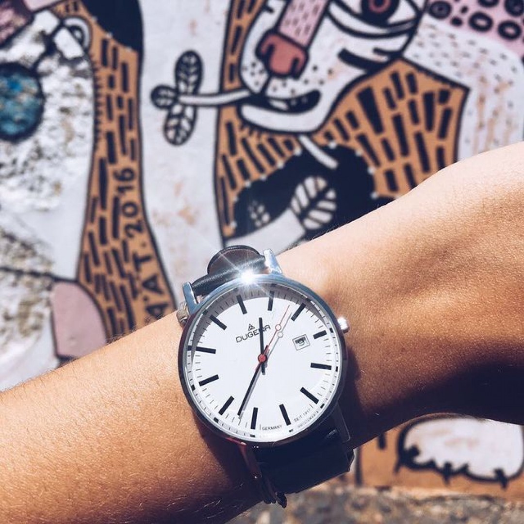 Art meets minimalism! Unsere Moma ist ein wahres Kunstwerk ☀️
#dugena #dugenawatch #100JahreDugena #DugenaUhr Art meets minimalism! Unsere Moma ist ein wahres Kunstwerk ☀️
#dugena #dugenawatch #100JahreDugena #DugenaUhr