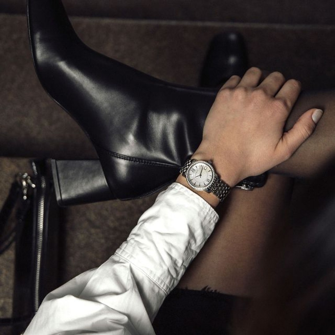 Mit euren Boots seid ihr garantiert immer auf dem richtigen Weg! Dazu passt unsere Rondo Petit Stone einfach ideal. Wir freuen uns auf eure Looks!
#dugenawatches #dugena #dugenauhren #uhren #watch #wotd #ootd #styleinspo #lookoftheday #look #outfitkombination #winterboots #boots #classy #businessstlye #coronatime #shopping #rondopetit