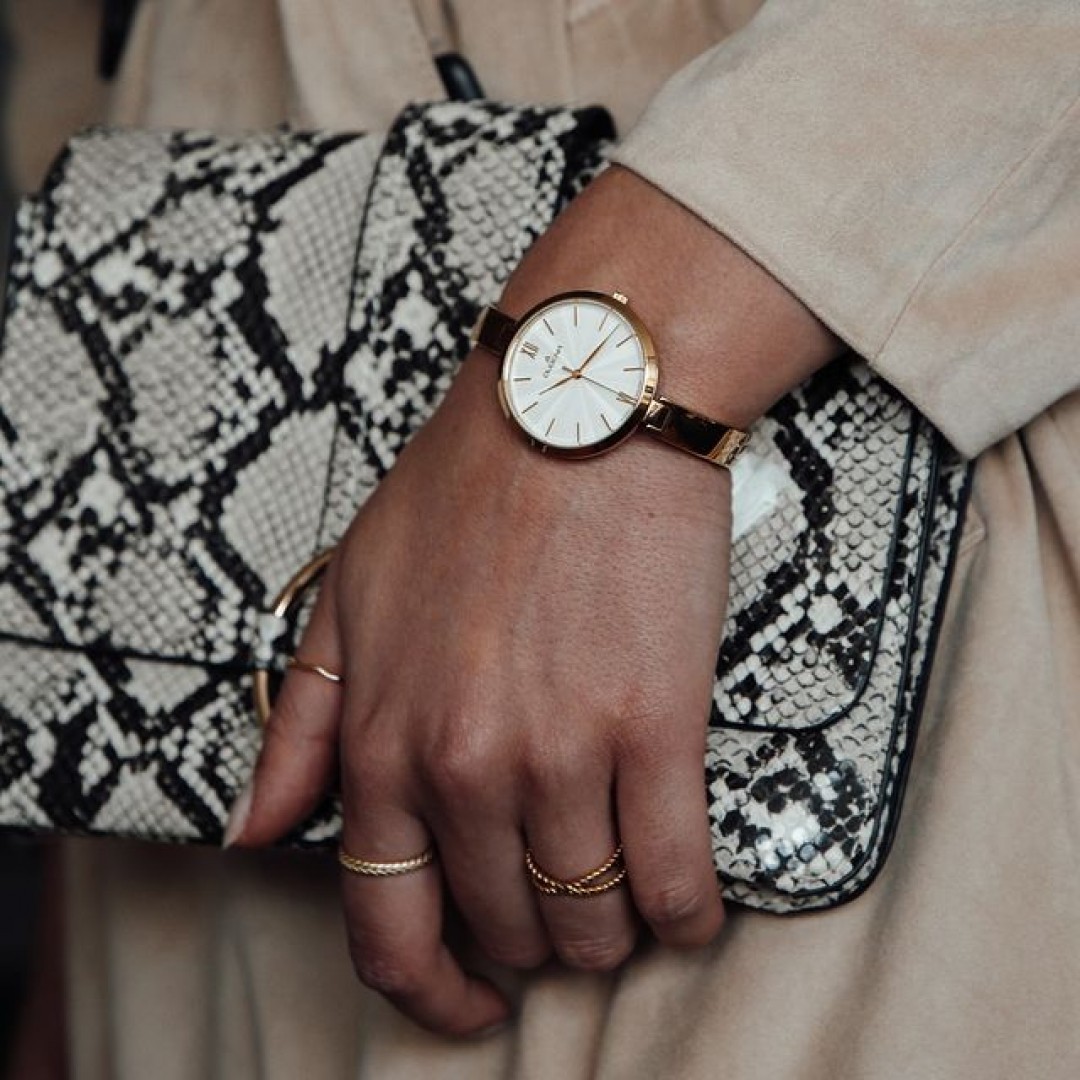Egal ob lässige Gartenparty oder Firmenevent: Unser Inez-Modell wird euch garantiert nicht enttäuschen. Der ideale Begleiter für eure individuellen Looks!
#goldenwatch #ootd #wotd #inez #dugena #dugenawatches #goldwatch #jewelry #outfitinspiration #accessoires #watch #style #watchesofinstagram #dailywatch #instawatch #beautiful #luxury #snakeprint #clutch Egal ob lässige Gartenparty oder Firmenevent: Unser Inez-Modell wird euch garantiert nicht enttäuschen. Der ideale Begleiter für eure individuellen Looks!
#goldenwatch #ootd #wotd #inez #dugena #dugenawatches #goldwatch #jewelry #outfitinspiration #accessoires #watch #style #watchesofinstagram #dailywatch #instawatch #beautiful #luxury #snakeprint #clutch