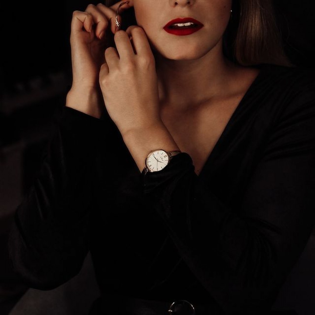 Wer von goldenen Uhren nicht genug bekommen kann, muss sich definitiv unser Inez-Modell genauer ansehen! Kombiniert sie mit eurem Lieblingskleid und staunt, wie viele Komplimente ihr bekommen werdet!
#dugena #dugenalover #inez #ootd #wotd #feiertage #weihnachten #silvester #party #dress #outfit #fashion #accessoire #christmas #makeup #newyear #golden #uhr #armbanduhr Wer von goldenen Uhren nicht genug bekommen kann, muss sich definitiv unser Inez-Modell genauer ansehen! Kombiniert sie mit eurem Lieblingskleid und staunt, wie viele Komplimente ihr bekommen werdet!
#dugena #dugenalover #inez #ootd #wotd #feiertage #weihnachten #silvester #party #dress #outfit #fashion #accessoire #christmas #makeup #newyear #golden #uhr #armbanduhr